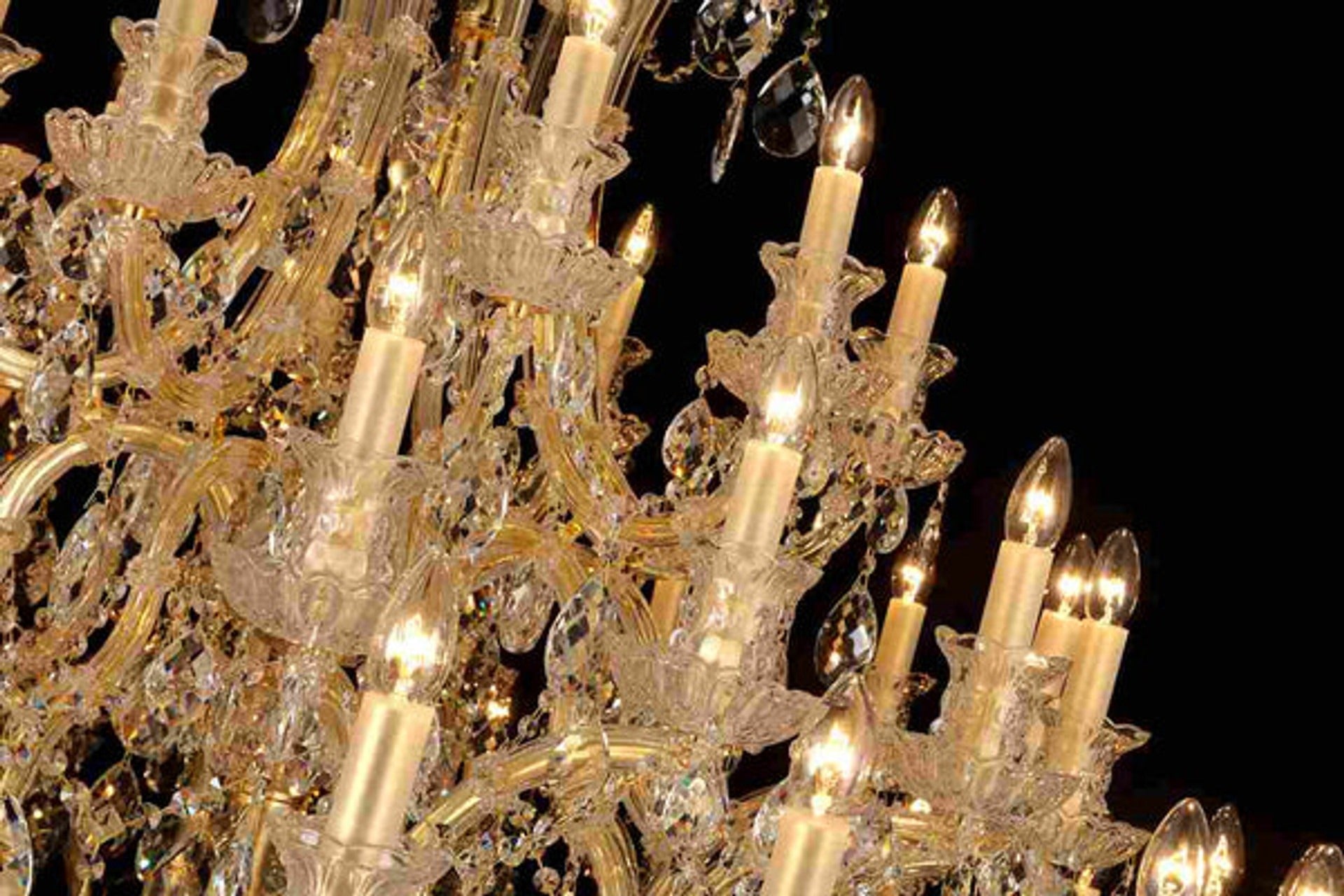 Signature Chandelier Light